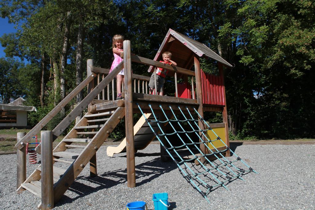 Camping-hotel De Plein Air Les 2 Bois Campsite 2*